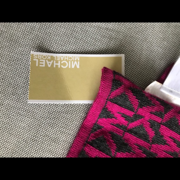 Michael kors scarf - Picture 2 of 3